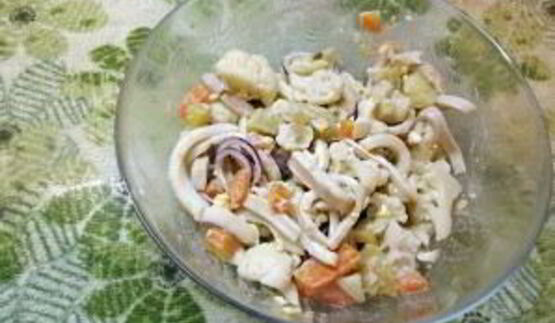 картофельный салат с кальмарами