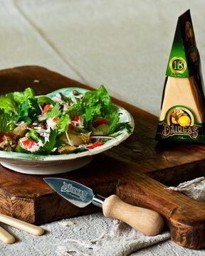 Картофельный салат с лососем и сыром Джюгас