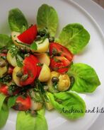 Салат из молодого картофеля с каперсами и мятой