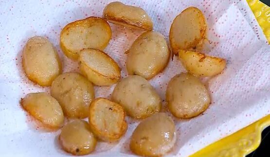 салат из молодого картофеля с редисом и заправкой из феты