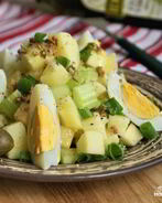 Салат картофельный с яблоками