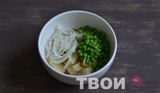 салат с картофелем и зеленым горошком