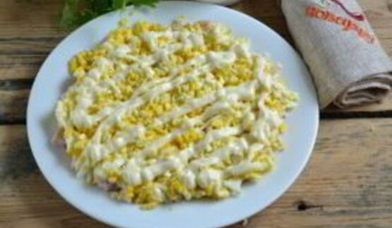 салат с картофельной стружкой