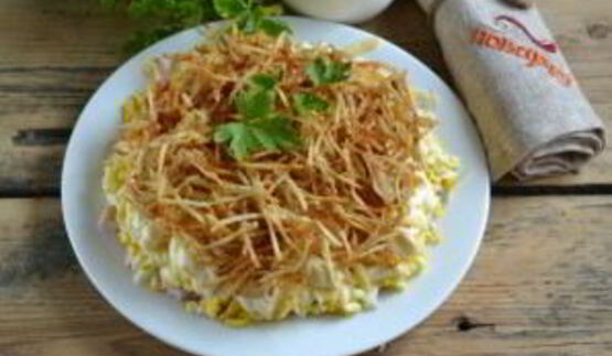 салат с картофельной стружкой