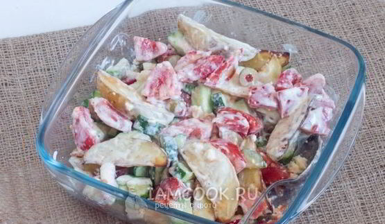 салат с запеченным картофелем