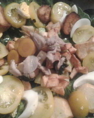 Салат с жареным картофелем и куриным филе