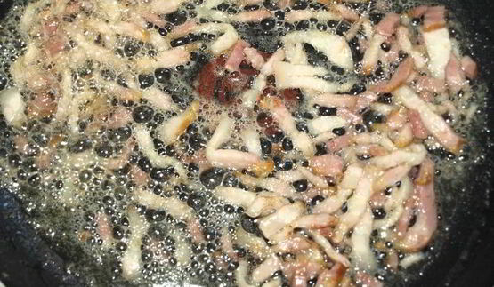 теплый картофельный салат с беконом