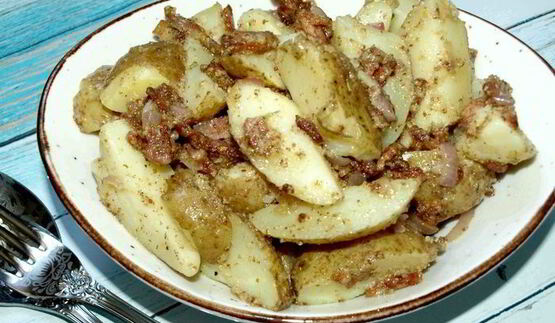 теплый картофельный салат с беконом