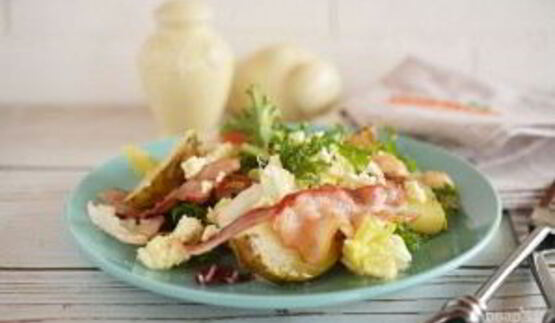 теплый салат с картофелем и беконом