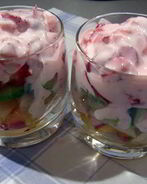 Легкий салат с клубникой