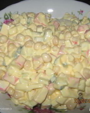 Обычный салат с крабовыми палочками