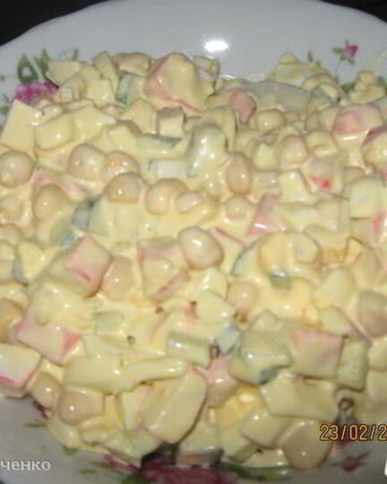 Рецепт обычного салата с крабовыми палочками