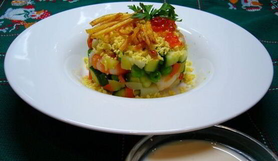 оливье с креветками и картофелем пай