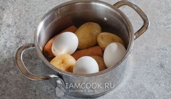 оливье с раковыми шейками