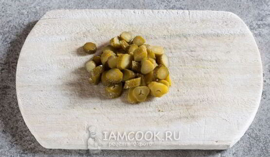 оливье с раковыми шейками