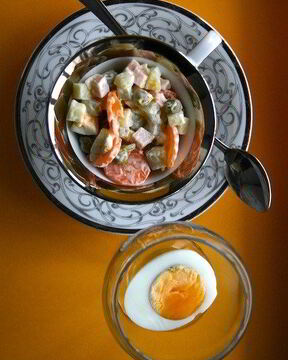 Оливье с вареной колбасой