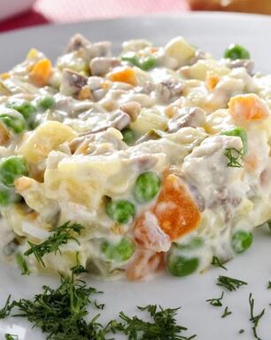 Салат Оливье с говядиной и свежими огурцами