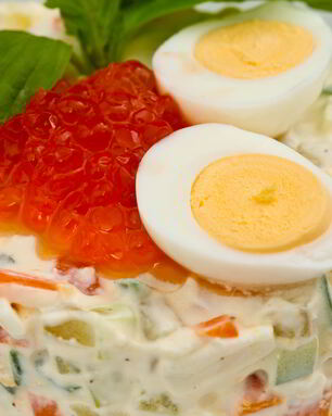 Салат Оливье с икрой