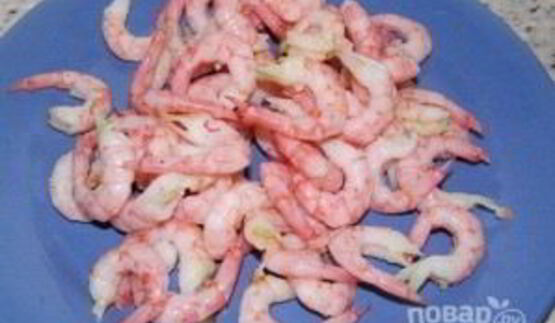 салат оливье с копченой курицей и креветками