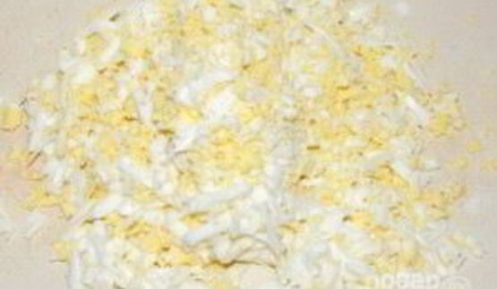 салат оливье с копченой курицей и креветками