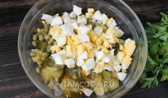 салат оливье с копченой скумбрией