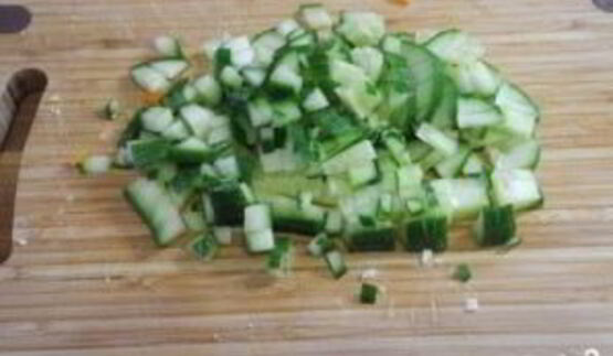 салат оливье с раковыми шейками