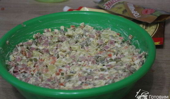 салат оливье с ветчиной