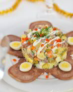 Салат Оливье с языком