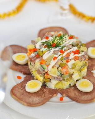 Салат Оливье с языком