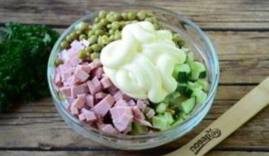 салат оливье в лаваше