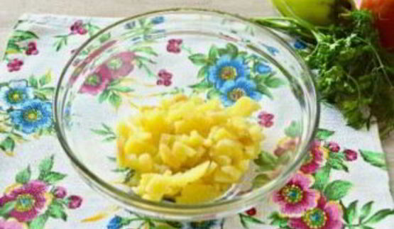 салат в виде петуха оливье