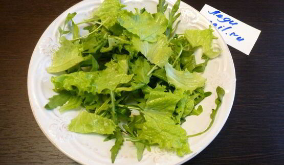 овощной салат с морепродуктами