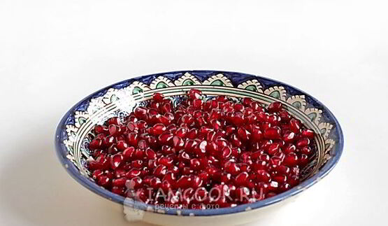 салат гранатовый браслет с копченой курицей