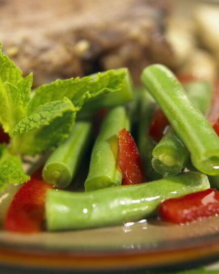Рецепт салата из спаржевой фасоли с овощами