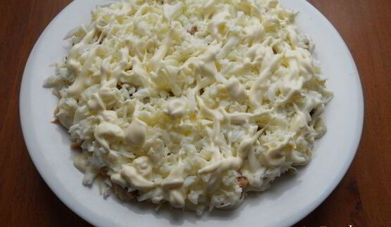 салат мимоза с картофелем и твердым сыром