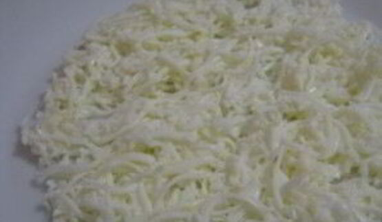 салат мимоза с консервой и сыром