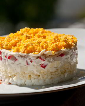 Салат Мимоза с крабовыми палочками