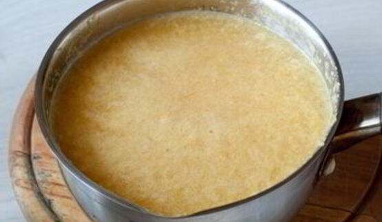 желе мимоза с персиками и клубникой