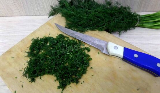 салат пальчики оближешь из помидор и огурцов на зиму