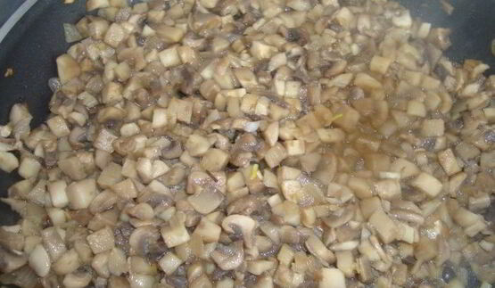 грибы в сливочном соусе под шубой из фарфалле