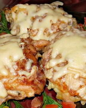 Куриная грудка с грибами под шубой из картофеля