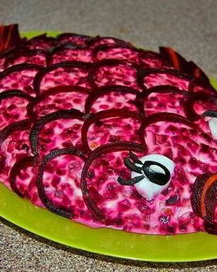 Селедка под шубой в виде рыбы