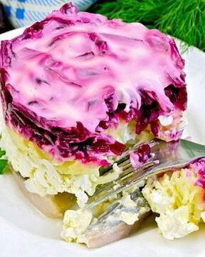 Сочная сельдь под шубой с яблоком