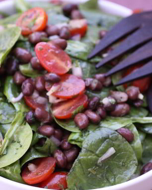 Салат с фасолью и помидорами