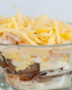 Салат с грибами и курицей слоями