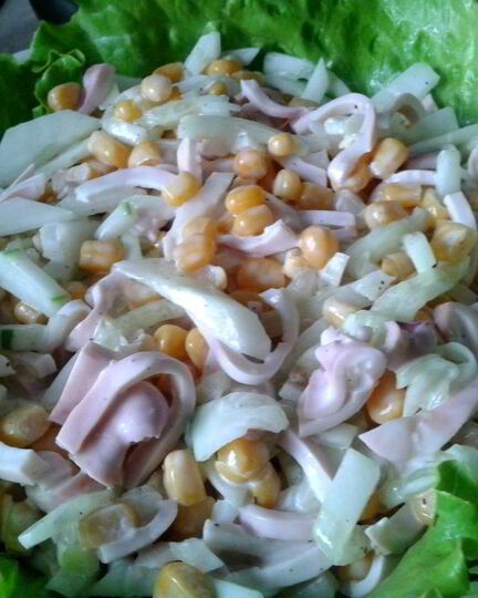 Рецепт салата с кальмарами и луком