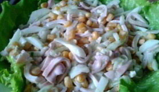 салат с кальмарами и луком