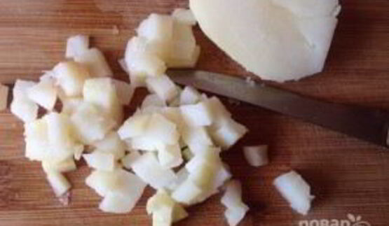 салат с кальмарами и зеленым горошком