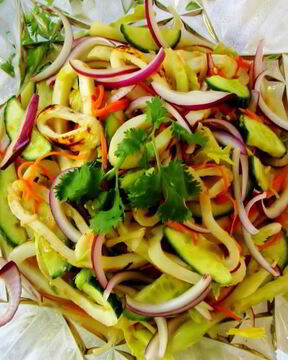 Салат с кальмарами классический