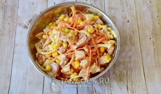 салат с корейской морковью и сухариками